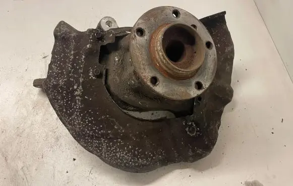 BMW 5 E60 E61 Front wheel hub 6760953