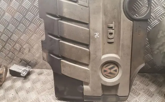 Volkswagen PASSAT B6 Engine cover (trim) 03l103925d