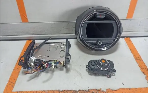 Mini One - Cooper F56 F55 Radio/CD/DVD/GPS head unit 5A11E25 9392037 8803370