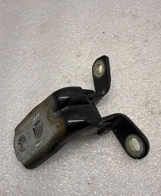 Opel Astra K Front door upper hinge A046057