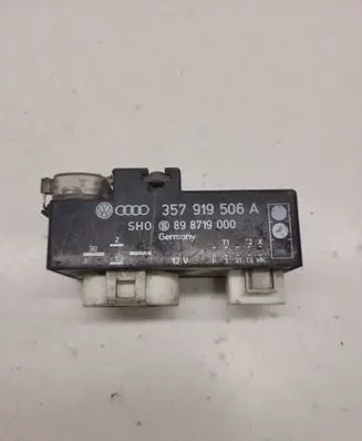 Volkswagen PASSAT B4 Coolant fan relay 357919506A 898719000