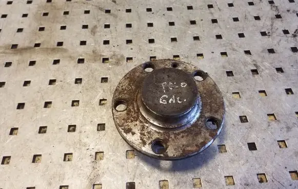 Volkswagen Polo Rear wheel hub