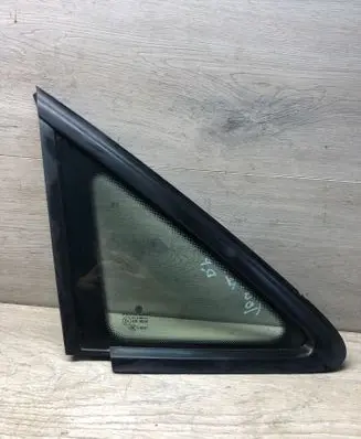Volkswagen Touran II Front triangle window/glass DOT24M68AS2 43R00048 E000255