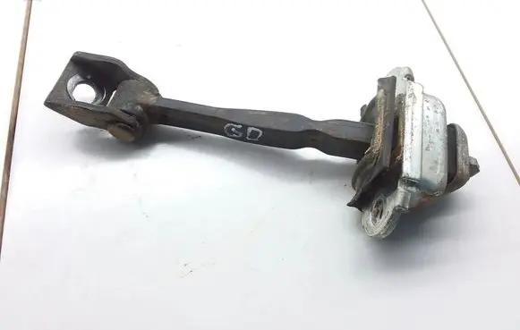 Skoda Octavia Mk2 (1Z) Rear door check strap stopper 