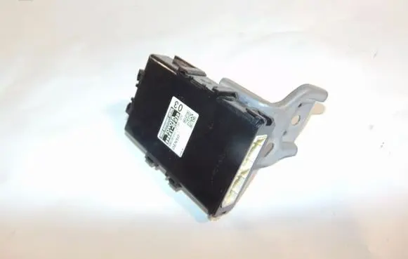 Toyota Avensis T270 Power management control unit 896810F030 MB2850002730