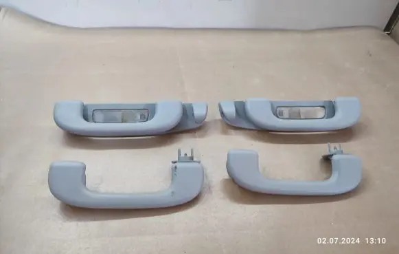 Mercedes-Benz ML W164 A set of handles for the ceiling A1648100654