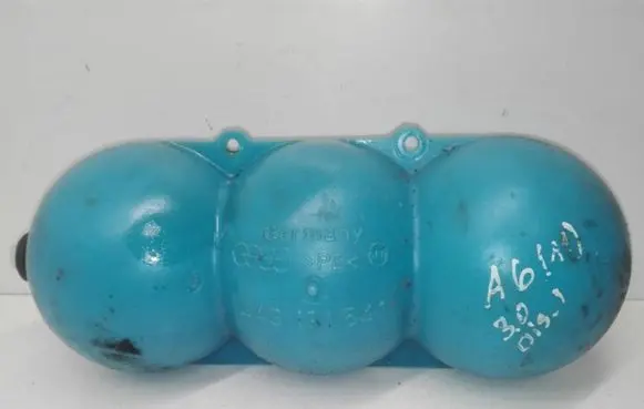 Vacuum air tank