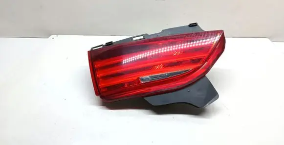Tailgate rear/tail lights