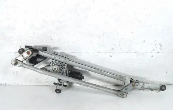 Subaru Legacy Front wiper linkage and motor WM02C-001