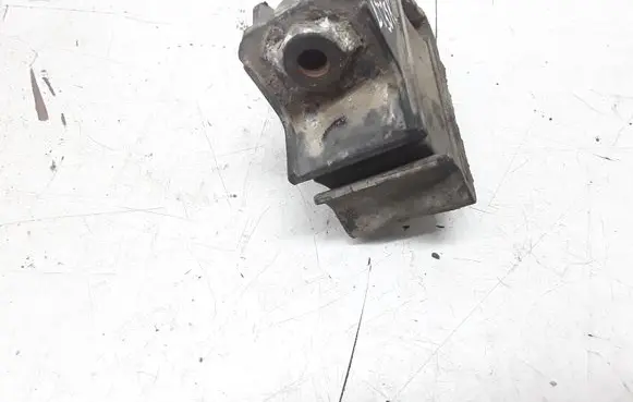 Volkswagen II LT Engine mount bracket