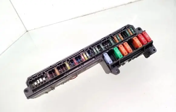 BMW 5 E60 E61 Fuse module 6957330 61146957330