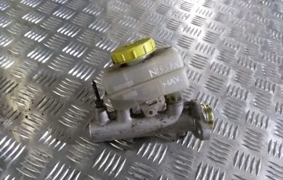 Nissan Maxima Master brake cylinder