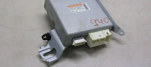 Toyota Avensis T270 Power steering control unit/module 8965005170