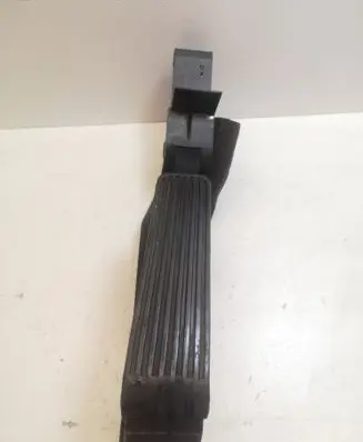 Mercedes-Benz E W211 Accelerator throttle pedal A2113000604