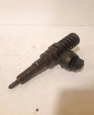 Volkswagen Golf V Fuel injector 038130073BN
