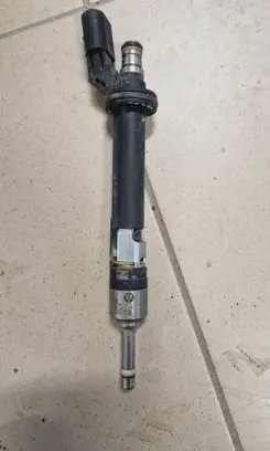 Audi Q7 4L Fuel injector 03H906