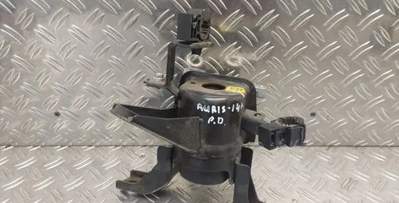 Engine mount bracket