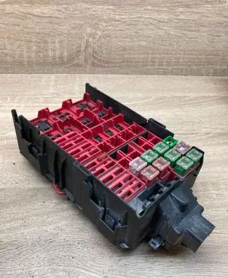 Ford Focus Fuse box set XF2114A003AA R2118006REVB