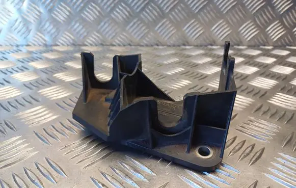 Volvo S40 Gear shift cable bracket 30681386