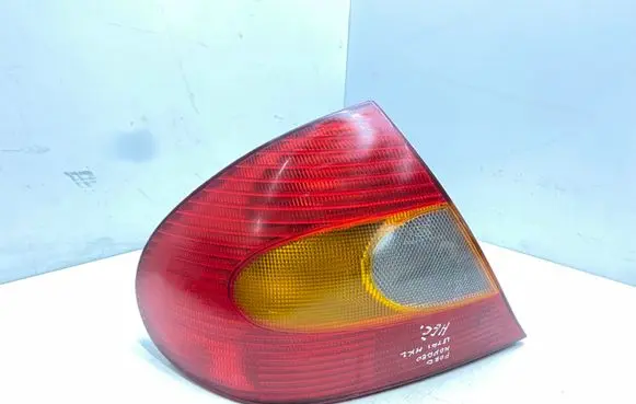 Ford Mondeo MK II Rear/tail lights 196BG13N004