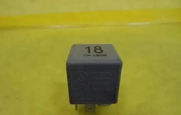 Volkswagen Golf III Other relay 191937503 V23134J52X228