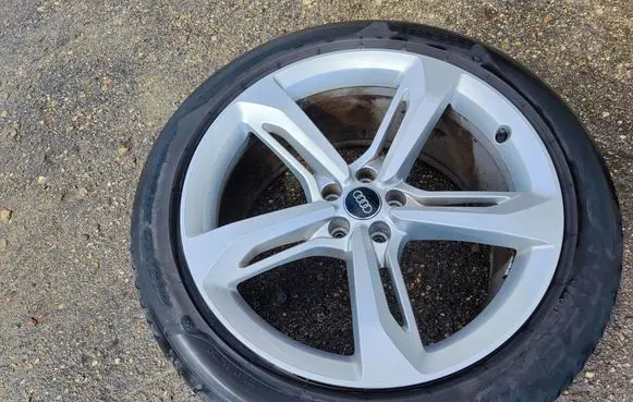 Audi Q7 4M R21 alloy rim 4M0601025AA