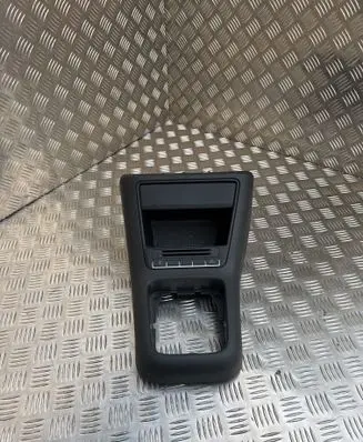 Volkswagen Tiguan Center console 5N1863476A