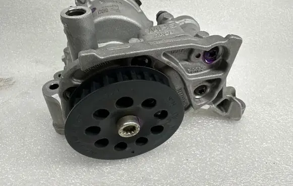 Volkswagen Crafter Oil pump 04L145208AE