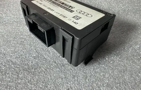 Audi A8 S8 D2 4D Alarm control unit/module 4D0951173D