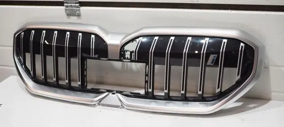 BMW 5 G60 Front bumper upper radiator grill 5A017A9