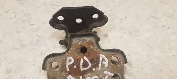 Land Rover Discovery Front door lower hinge 