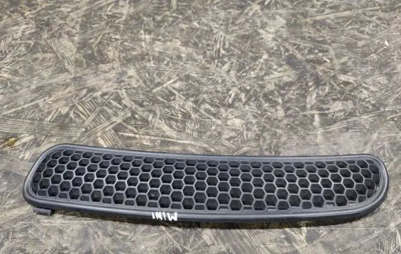 Mini One - Cooper R50 - 53 Wiper trim 7122505