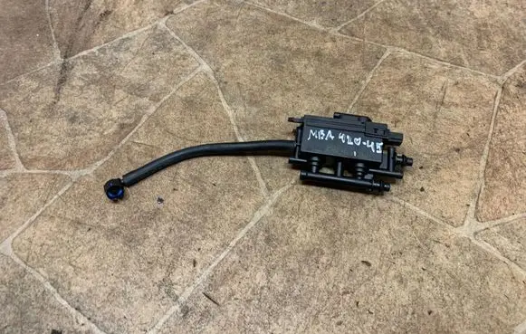 Mercedes-Benz SL R230 Engine mount vacuum valve A2308000178