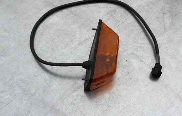 Mercedes-Benz Sprinter W907 W910 Front fender indicator light K652621