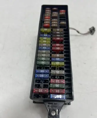 Volkswagen Polo V 6R Fuse module 1204200277 086135228002 6R0937615A
