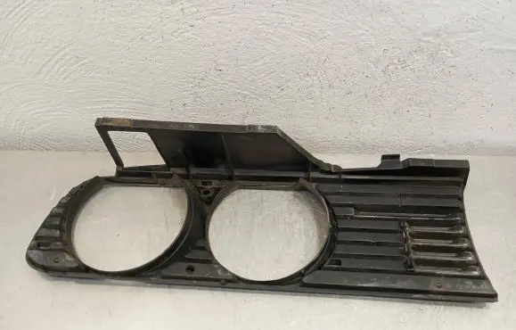 Under headlight/headlamp trim