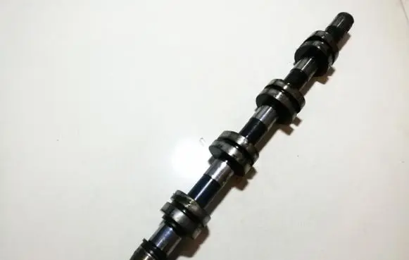 Volkswagen Touran I Camshaft 