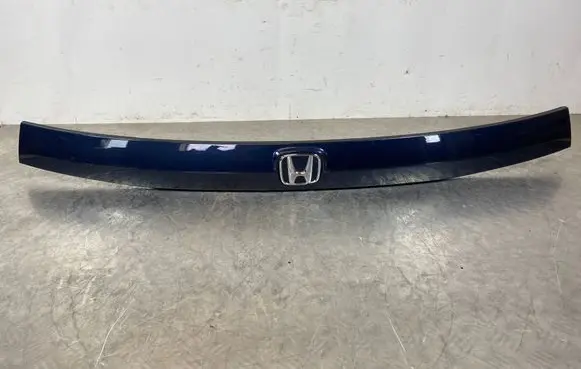Honda CR-V Trunk door license plate light bar 