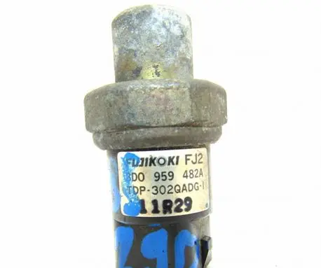 Volkswagen PASSAT B5 Oil pressure sensor 8D0959482A
