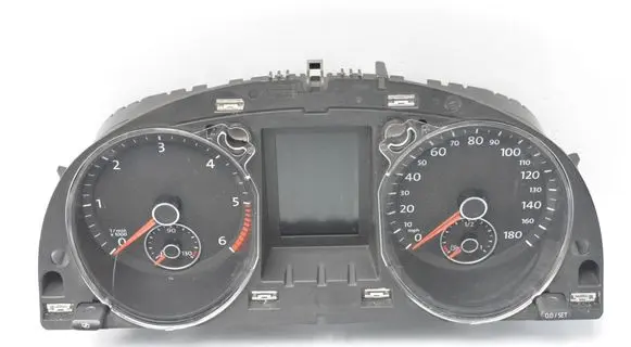 Volkswagen PASSAT CC Speedometer (instrument cluster) 3C8920970E