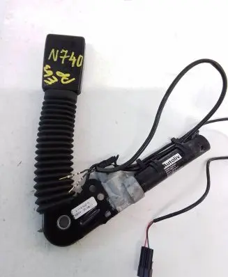 BMW 6 E63 E64 Front seatbelt buckle 9119552