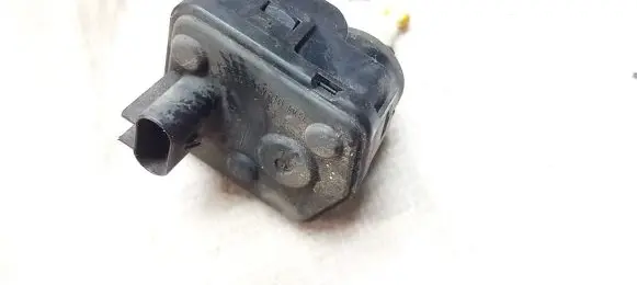 Opel Omega B1 Headlight level adjustment motor 90492832