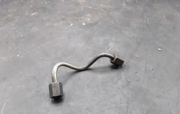 Hyundai Trajet Fuel injector supply line/pipe NOCODE