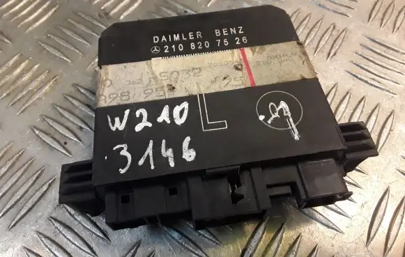 Mercedes-Benz E W210 Door control unit/module 2108207526 A2108207526