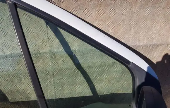 Renault Scenic I Front door vent window glass four-door 