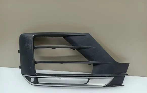 Audi Q2 - Front fog light trim/grill 81A807682J