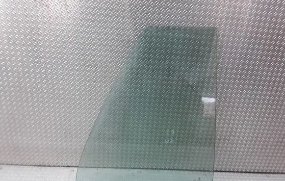 Mercedes-Benz E W210 Rear vent window glass 