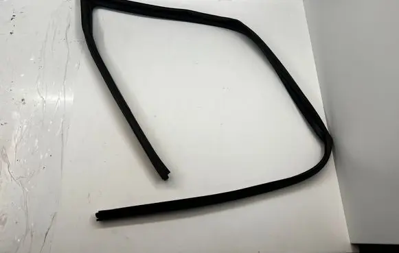 Jaguar XF X250 Front door rubber seal 