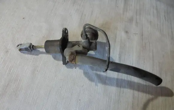 Clutch slave cylinder