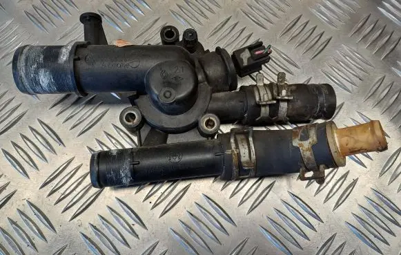 Suzuki Grand Vitara II Thermostat/thermostat housing 8200641307